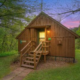 Blue Rose Cabins - Country Cottage – hotel w mieście Logan