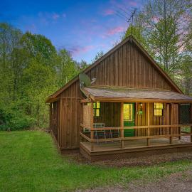 Blue Rose Cabins - Pinecrest Cabin
