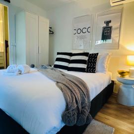 Stylish tiny home in Melton west, готель у місті Мелтон