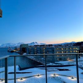 The blue apartment by the sea, hotel Tromsøben