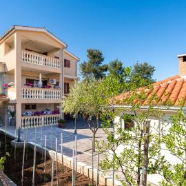 Apartman Dina