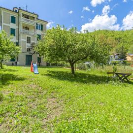 Beautiful Apartment In Loco Di Rovegno, hotel en Torriglia