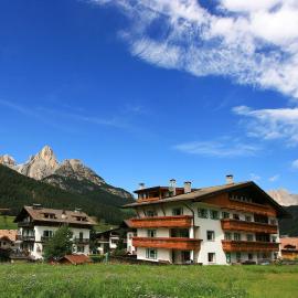 Cesa Bernard - Apartment Cima 12 e new Apartment Fraine, hotel in Pozza di Fassa