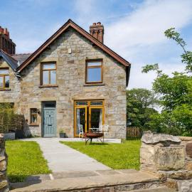 Tranquil countryside cottage for two، فندق في ريكسهام