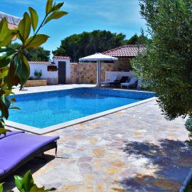 Villa Barbara Apartments, hotel di Sumartin