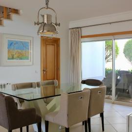 Stunning Townhouse T3, hotell i Óbidos