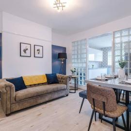 Classic 4 Bedroom House in Wirral with WiFi & Parking Sleeps 9 by PureStay