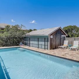 South Beach Cabana Up (Private Front Deck, Pool, Steps from the Beach)
