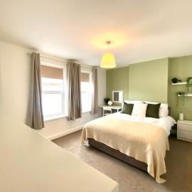 Rushden - Spacious House and Garden, Free Parking, TV, Sleeps 8 Guests, hotel a Rushden