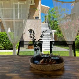 Armonia Apartments & Studios, Hotel in Perivolion