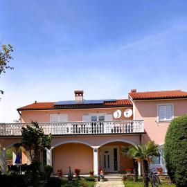 Apartment Antonio, Hotel in Santalezi