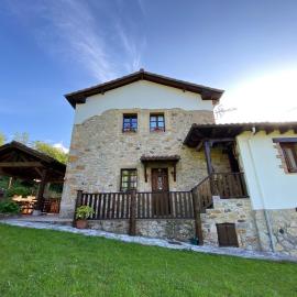 Apartamentos Rurales La Caviana