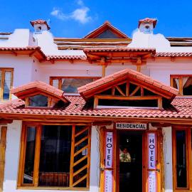 Hotel Maderanegra By Huasicama, khách sạn ở Latacunga