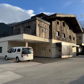 Penthouse Julia nähe Badesee mit Infrarotsauna -Zell am See Kaprun, Hotel in Niedernsill