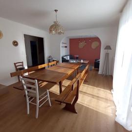Spacieuse Maison Familiale proche de la Mer, 11 Vélos à disposition, hotell i Plouhinec