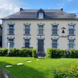 Maison spacieuse unifamiliale. Gîte La Clochette, hotel en Bastogne