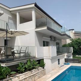 Villa DanDan Sutomore, hotell i Zagrađe