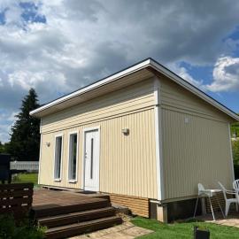 Tiny house with shared pool, max 4 people, hotel em Heberg
