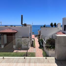 Pirata Bungalow sea front, hotel in Estepona