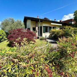 Kibilu - Villa near Lake Maggiore and Varese, hotel a Lomnago