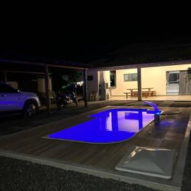 Casa alto padrão e piscina privativa em Guaratiba, hotell i Prado