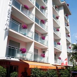 Hotel Dischma - FREE BUS AND TRAIN TICKET, hotel v Luganu