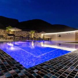 Grey House, hotel sa Bol