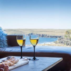 Luxury cottage - in amazing surroundings, hotell i Sandur