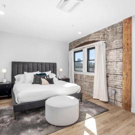 King suite with walking distance to night life