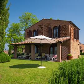 Apartment in Tuscany with Pool and Garden
