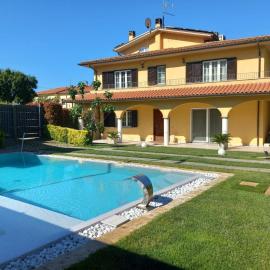 Villa Il Matto con spa idromassaggio e sauna, hotel en Arezzo