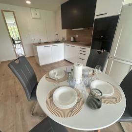 Modern aparment in Moruse compex with free parking, hotell sihtkohas Prievoz