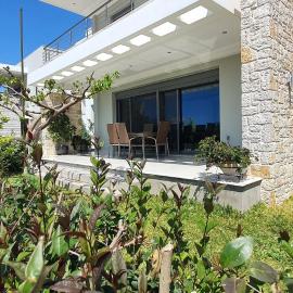 Villa Demiris at Vrachneika Beach, hotel Flámbouras városában