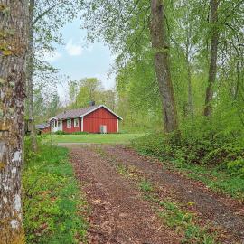 Awesome Home In Brånalt With Kitchen, Hotel in Knäred