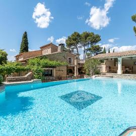 Awesome Home In Orgon, hotel di Orgon