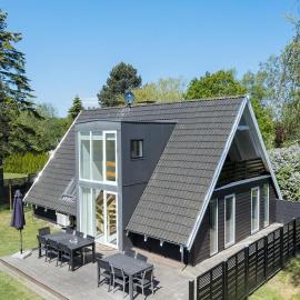 Beautiful Home In Rudkøbing With Wifi, hotel i Spodsbjerg
