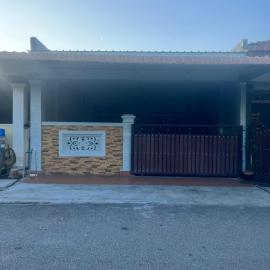 Adhwa Homestay, hotel in Kampong Bukit Katil