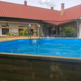 Tornácos Vendégház Kápolnásnyék, Hotel in Kápolnásnyék