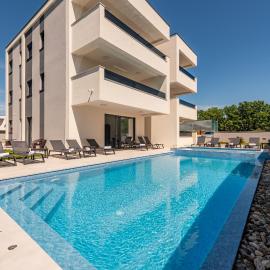 Apartments Menalo Elegance, hotel in Zaton