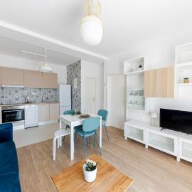 House Niko T with 6 apartments, Hotel in Split