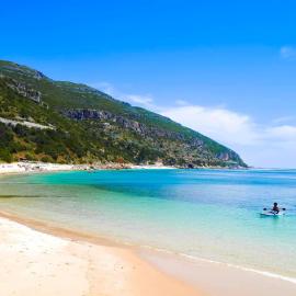 Lovely Beach House with Stunning View, Hotel in Sesimbra