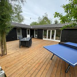 Rummeligt sommerhus ved Lammefjorden - Stor terrasse, have & plads til 6 gæster, hotel Grevinge városában