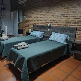 Tres soles, hotel Firmatban