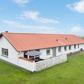 3 Bedroom Pet Friendly Home In Ulfborg, מלון בUlfborg