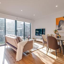 StayAU Stylish Spacious 4BR Home Ringwood, Hotel in Ringwood East