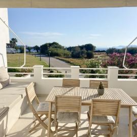 Maia beach house, hotel a Rafina