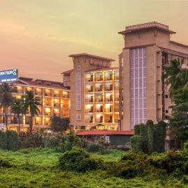 Golden Tulip Candolim, Goa, hotel i Candolim