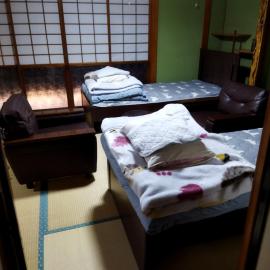 Private Room in Japanese Vintage House 民家の一室 2 Beds, Smoke Free, Free Parking Good to Travel for Tashiro Cats Island no1