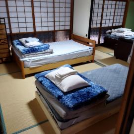 Private Room in Japanese Vintage House 民家の一室 2 Beds, Smoke Free, Free Parking Good to Travel for Tashiro Cats Island no1, Hotel in Ishinomaki