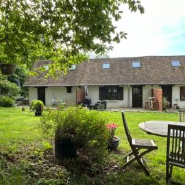 GITES du BOIS des PERRUCHES, hotel v mestu Saint-Vincent-des-Bois